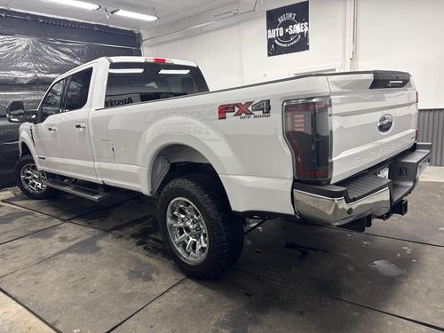 2017 Ford F-350 Super Duty XLT Crew Cab Lower Image 1