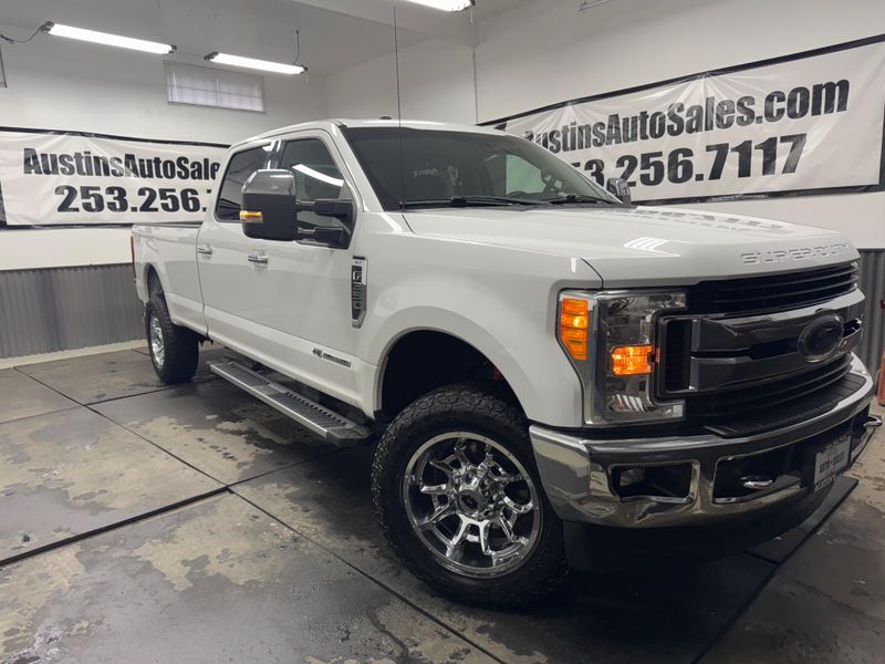 2017 Ford F-350 Super Duty XLT Crew Cab Upper Image 1