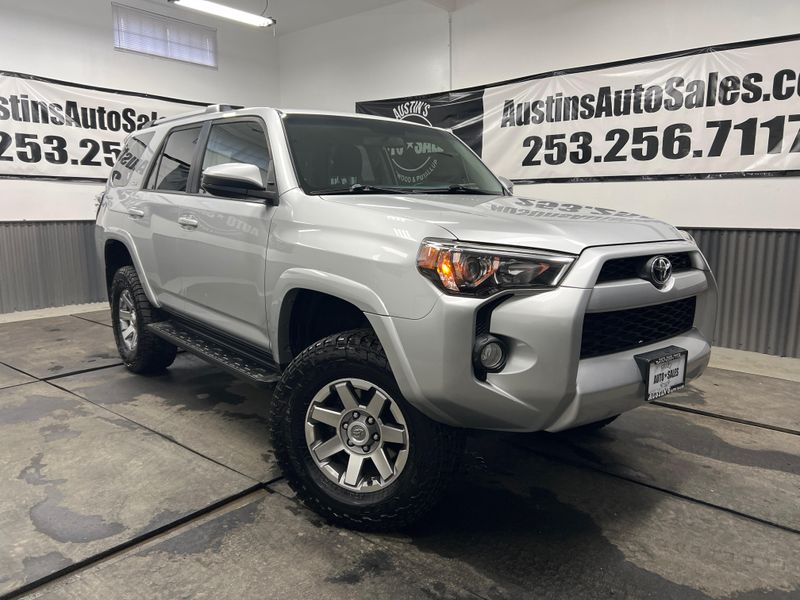 2019 Toyota 4Runner SR5 Upper Image 1