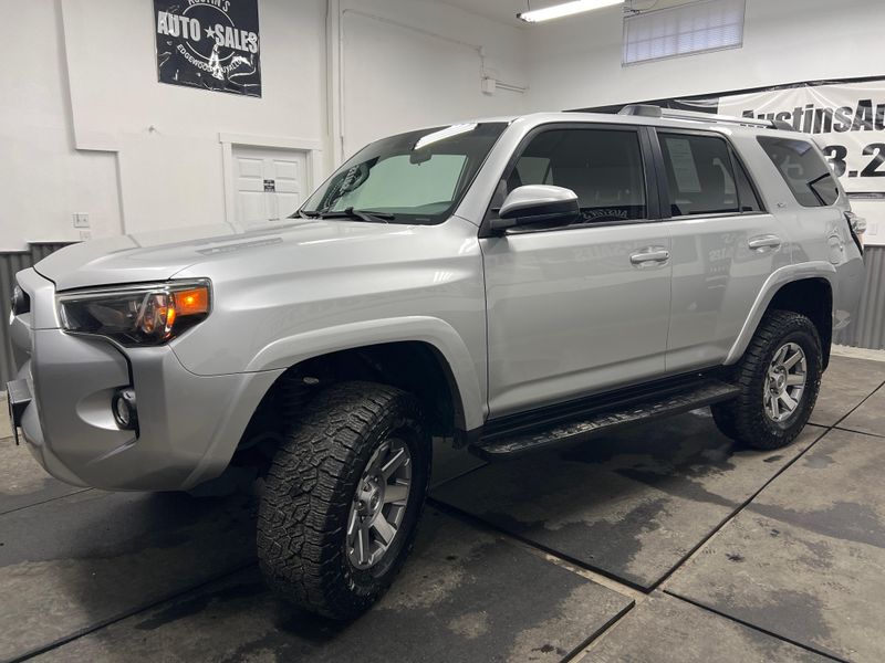 2019 Toyota 4Runner SR5 photo 2