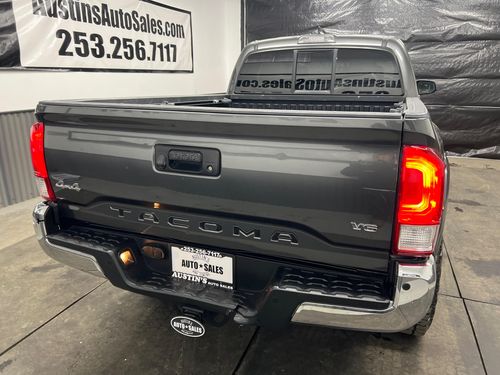 2016 Toyota Tacoma Double Cab Lower Image 2