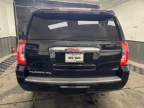 2017 GMC Yukon XL Denali Lower Image 2