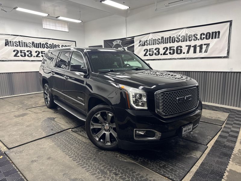 2017 GMC Yukon XL Denali Upper Image 1