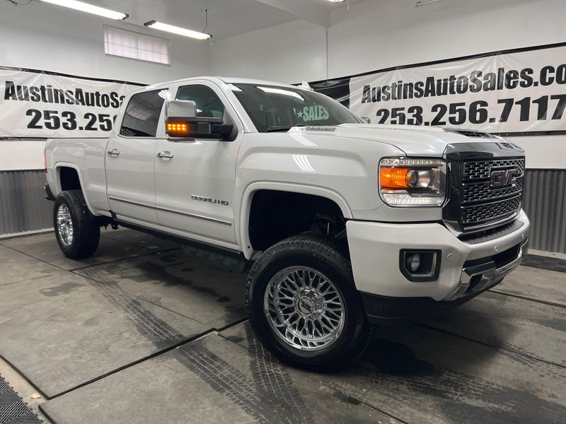 2019 GMC Sierra 3500HD Denali Crew Cab Upper Image 1