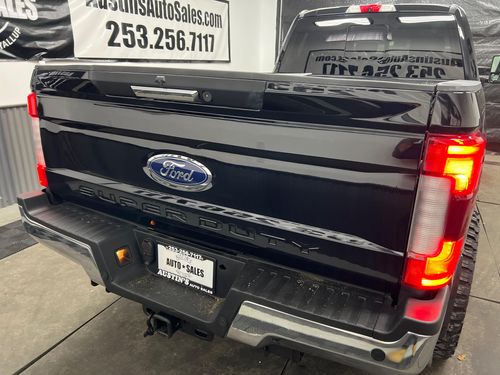 2019 Ford F-350 Super Duty Lariat SuperCab Lower Image 2