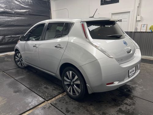 2017 Nissan LEAF SL Lower Image 1