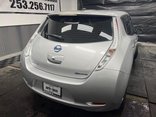 2017 Nissan LEAF SL Lower Image 2