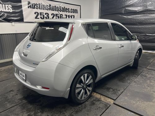 2017 Nissan LEAF SL Lower Image 3
