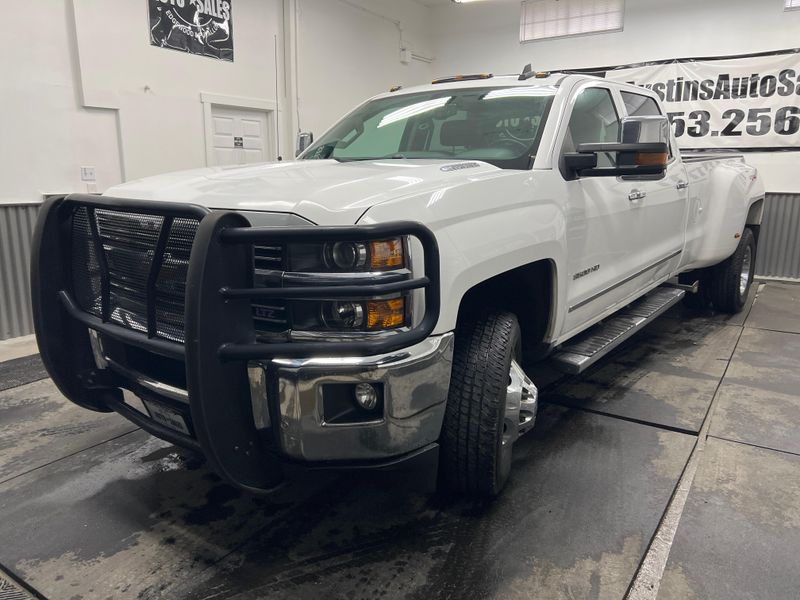 2015 Chevrolet Silverado 3500HD LTZ photo 2