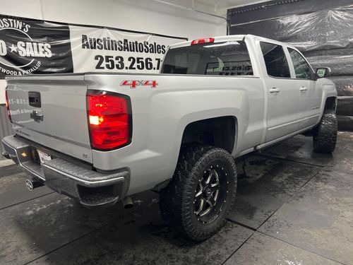 2017 Chevrolet Silverado 1500 LT Crew Cab Lower Image 3