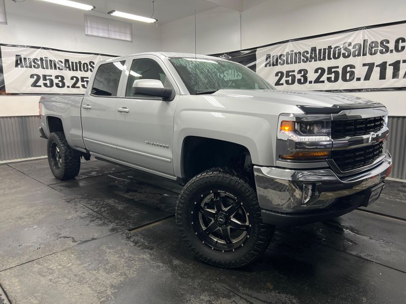 2017 Chevrolet Silverado 1500 LT Crew Cab Upper Image 1