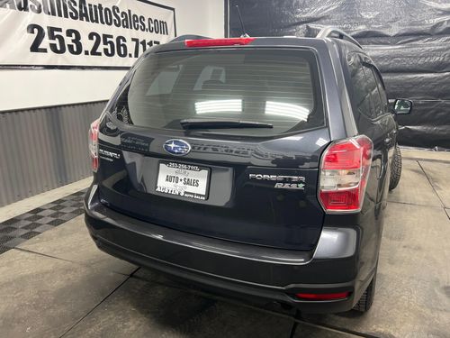 2015 Subaru Forester 2.5i Crossover Lower Image 2