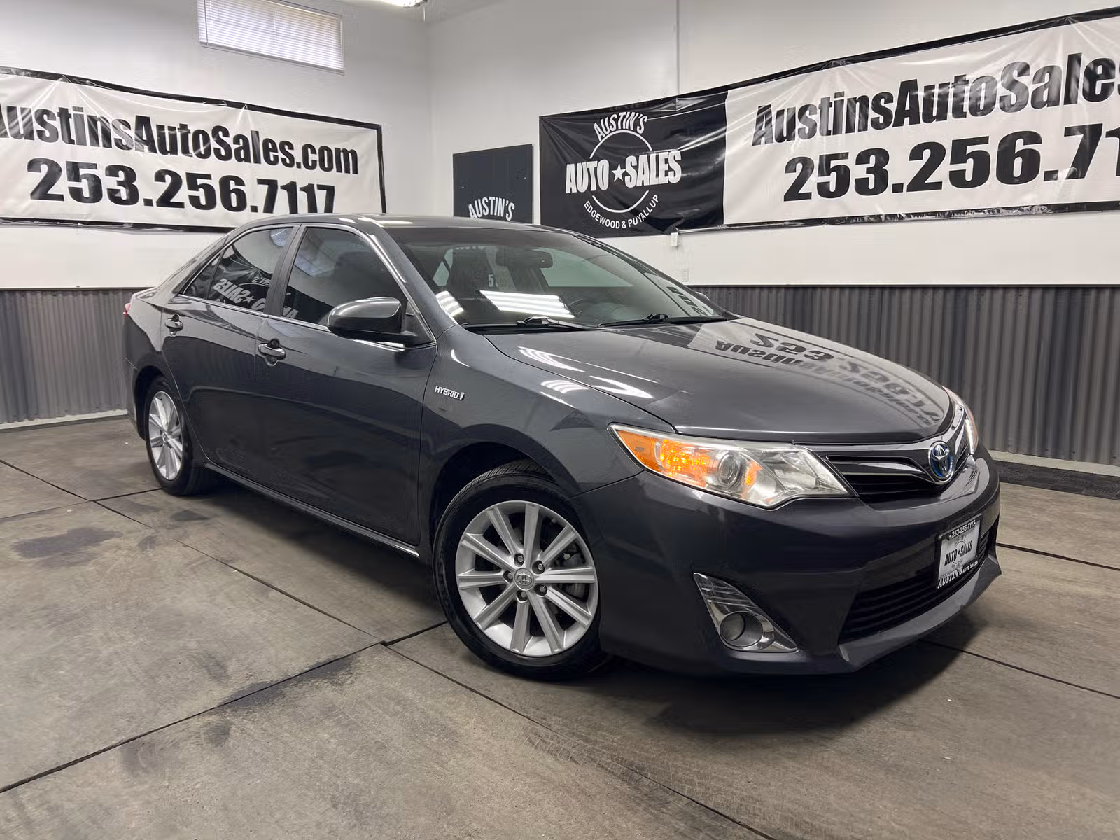 2012 Toyota Camry Hybrid XLE Upper Image 1