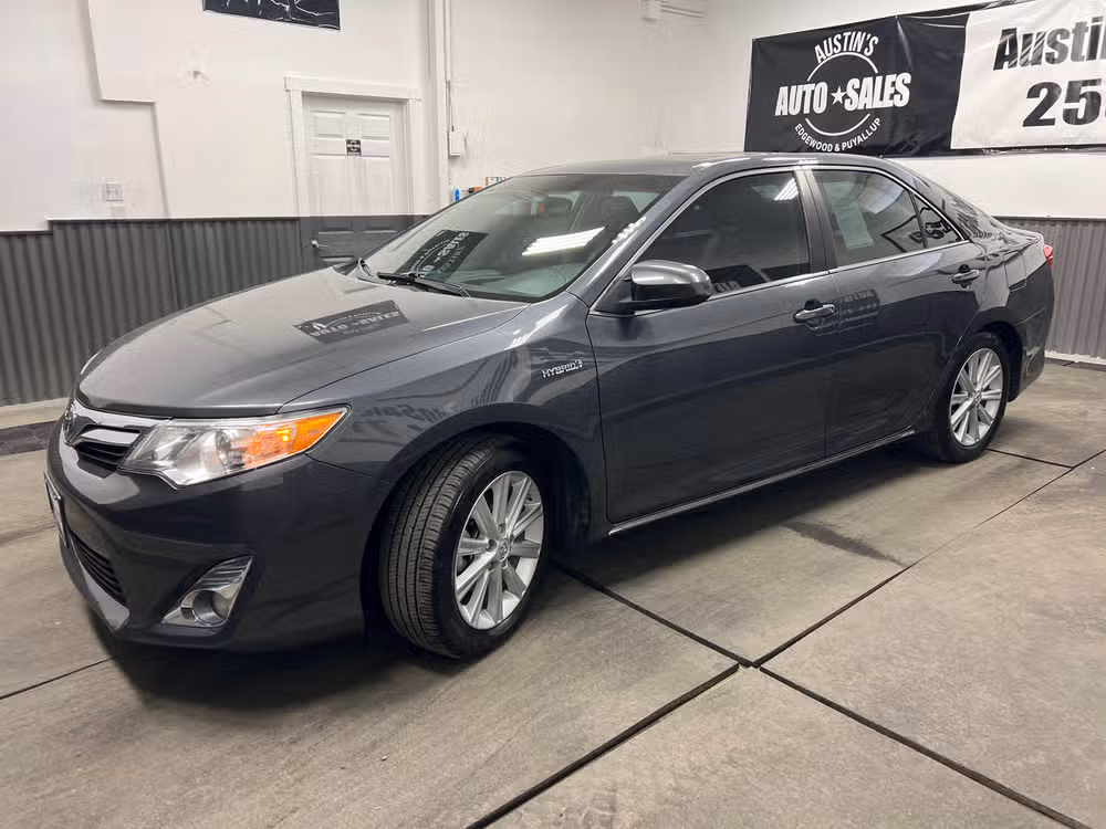 2012 Toyota Camry Hybrid XLE Image 2