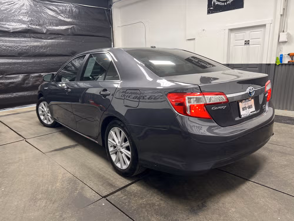2012 Toyota Camry Hybrid XLE Image 3