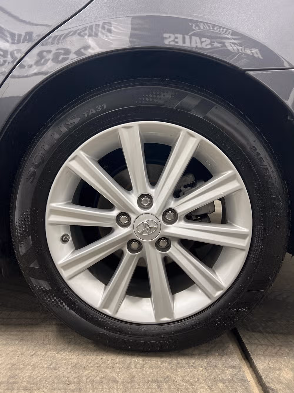 2012 Toyota Camry Hybrid XLE Image 6