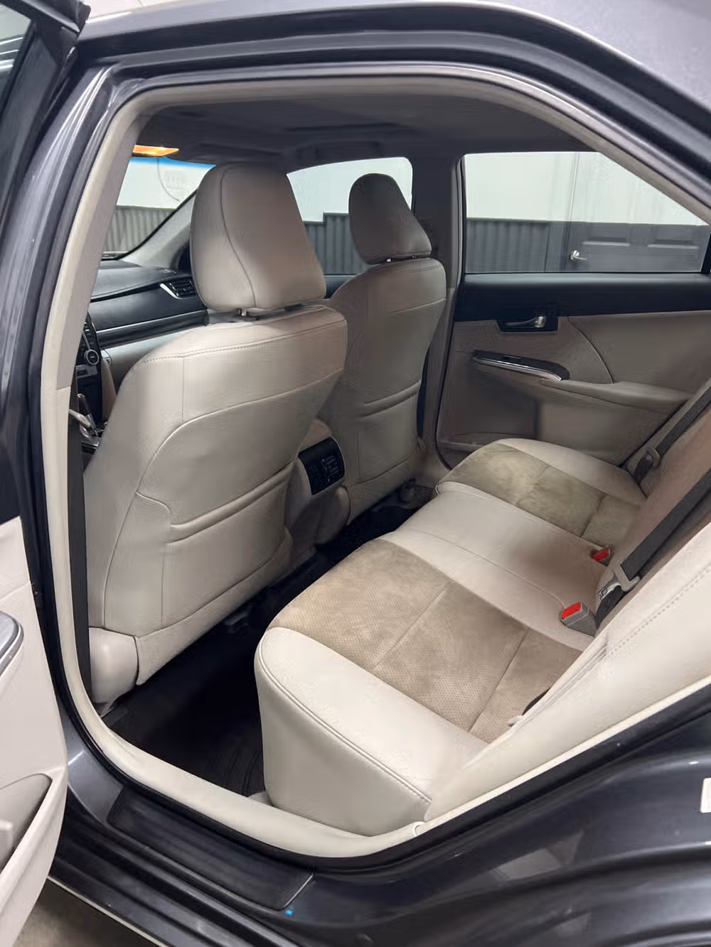 2012 Toyota Camry Hybrid XLE Image 10