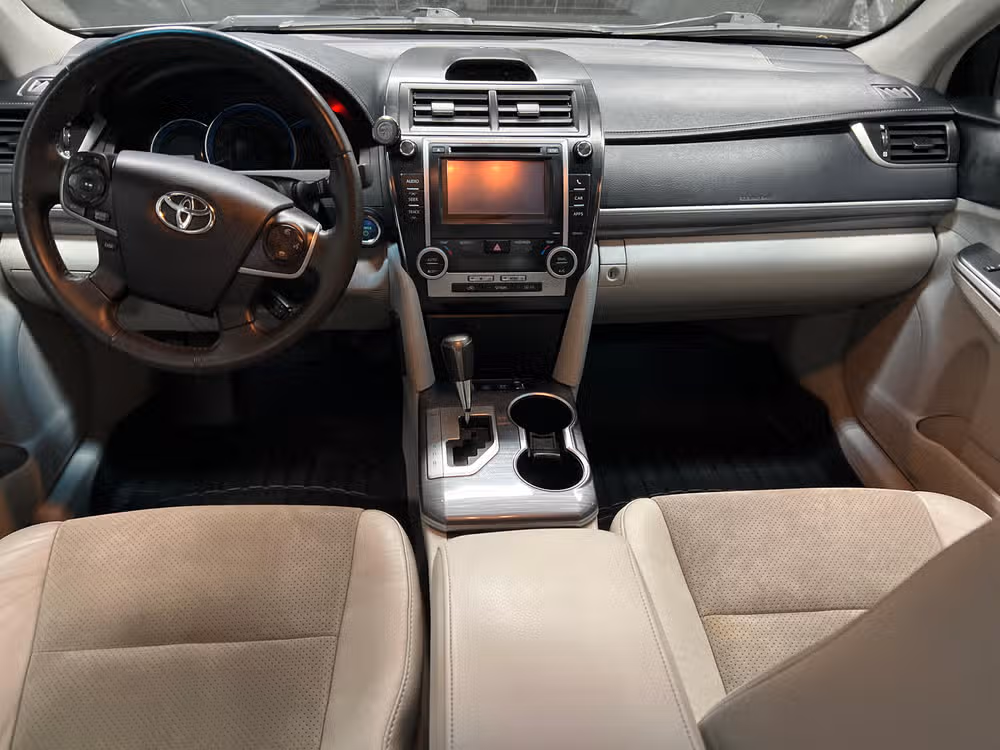 2012 Toyota Camry Hybrid XLE Image 13