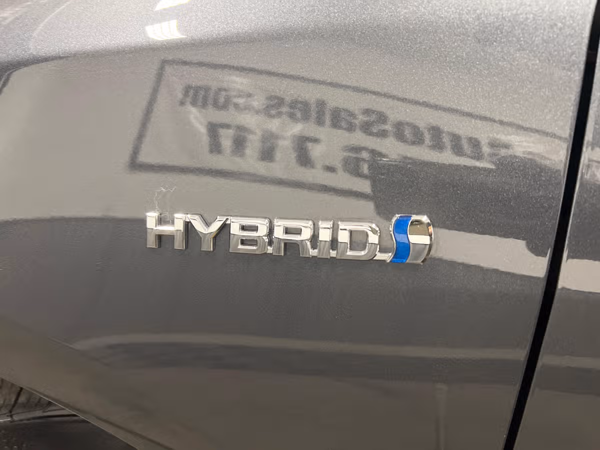 2012 Toyota Camry Hybrid XLE Image 7
