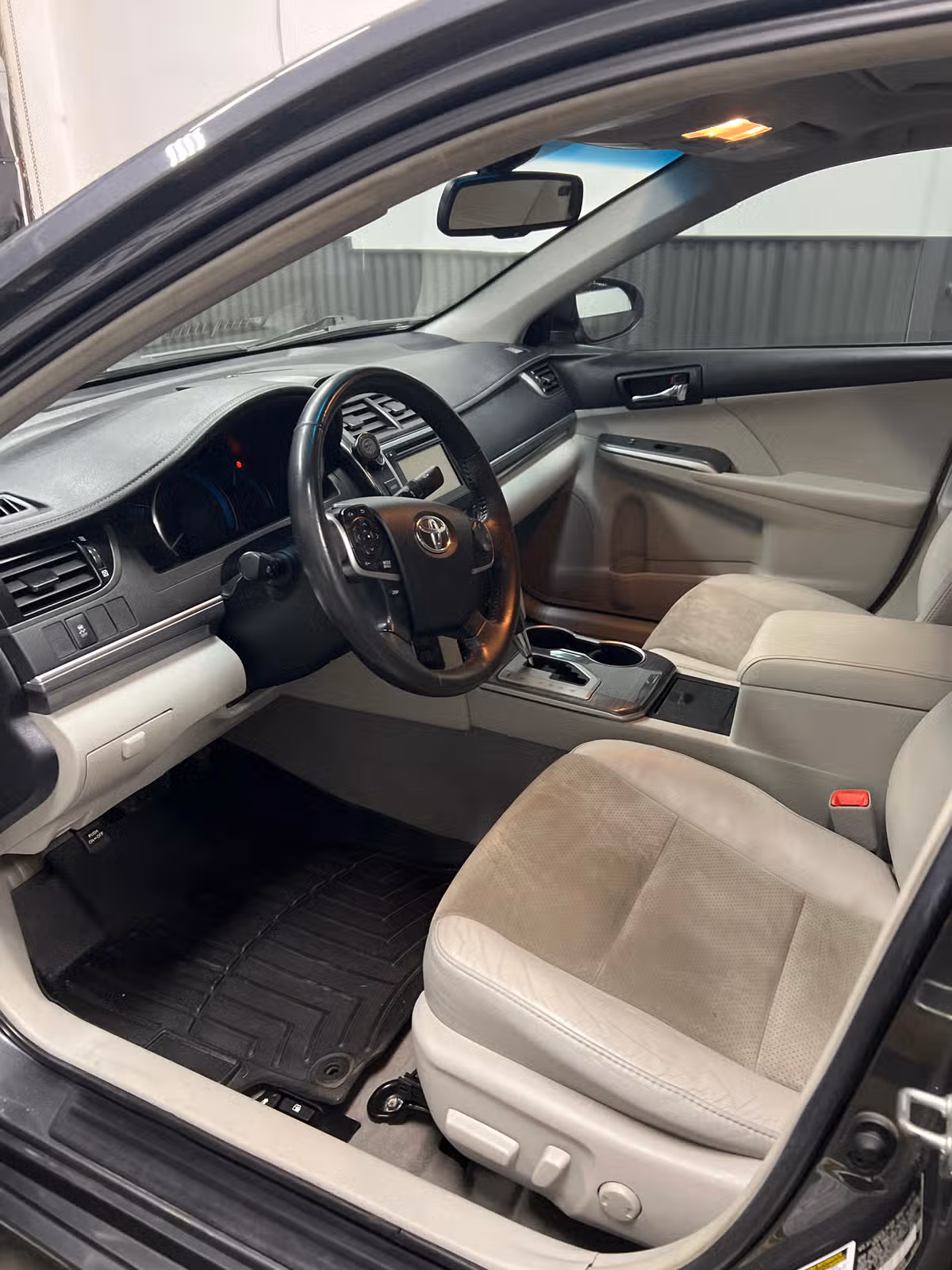 2012 Toyota Camry Hybrid XLE Image 9