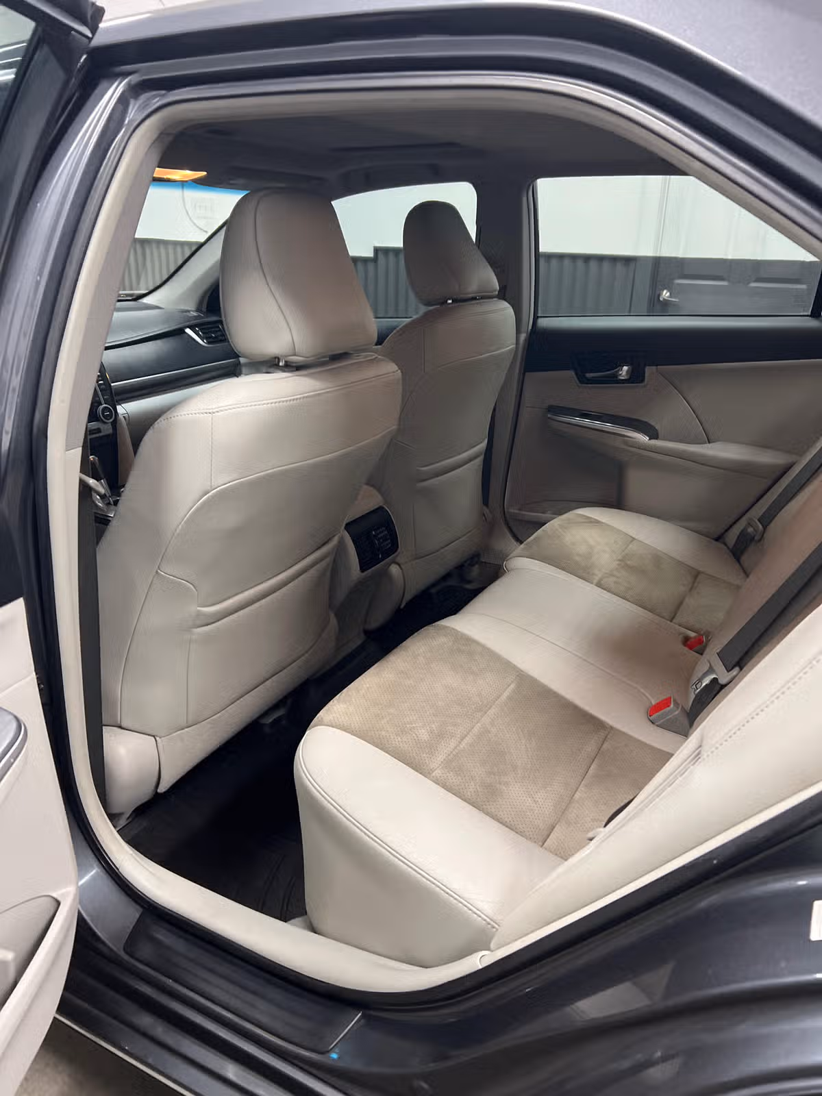 2012 Toyota Camry Hybrid XLE Image 10