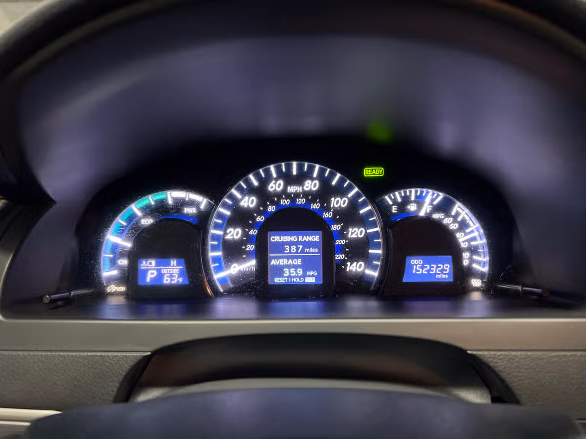 2012 Toyota Camry Hybrid XLE Image 16