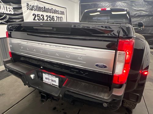 2017 Ford F-450 Super Duty Platinum Crew Cab Lower Image 2