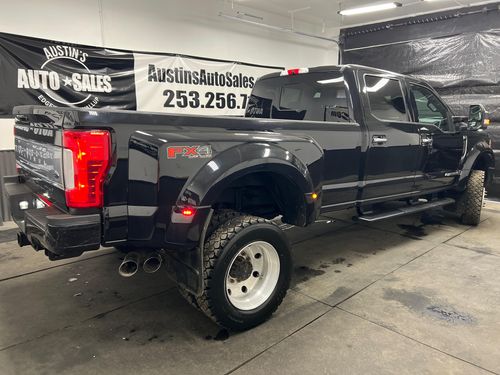 2017 Ford F-450 Super Duty Platinum Crew Cab Lower Image 3