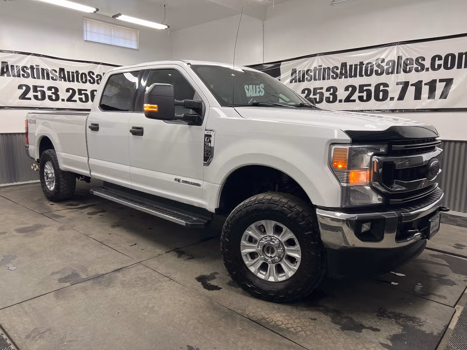 2021 Ford F-350 Super Duty XLT Crew Cab Upper Image 1