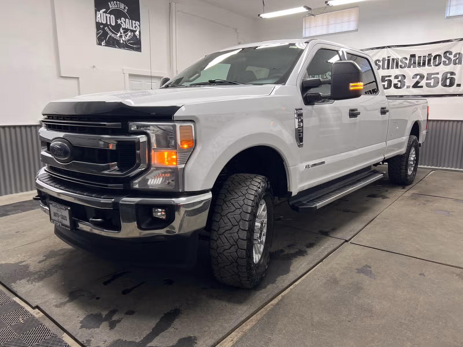 2021 Ford F-350 Super Duty XLT Crew Cab Upper Image 2