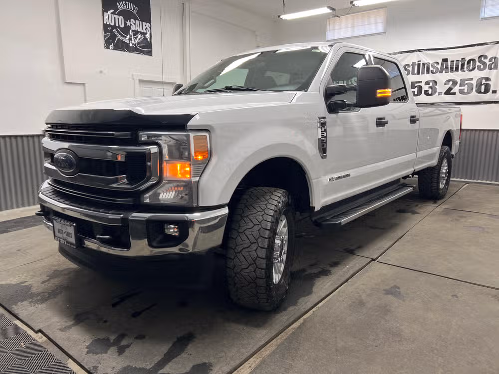 2021 Ford F-350 Super Duty XLT Crew Cab Image 2