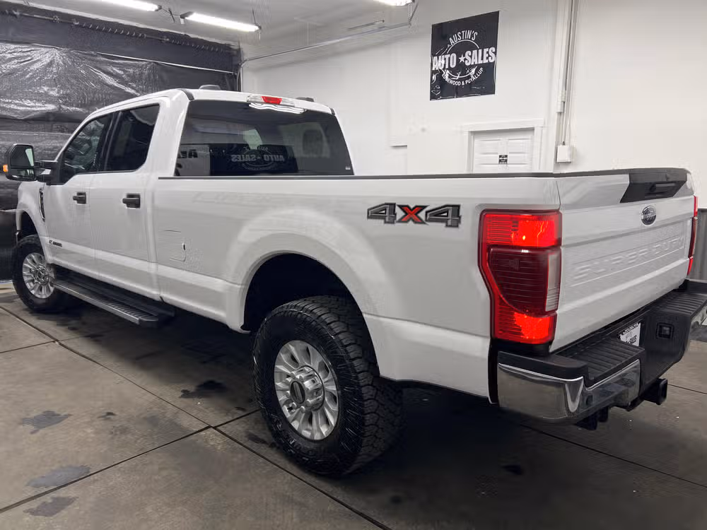 2021 Ford F-350 Super Duty XLT Crew Cab Image 3
