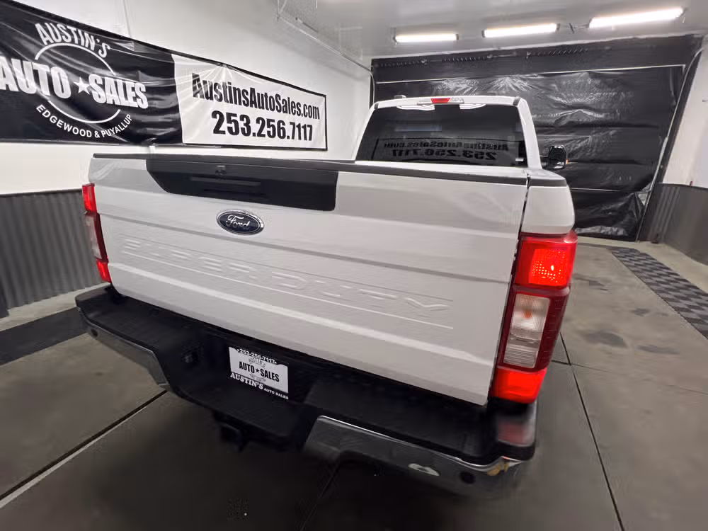 2021 Ford F-350 Super Duty XLT Crew Cab Image 4