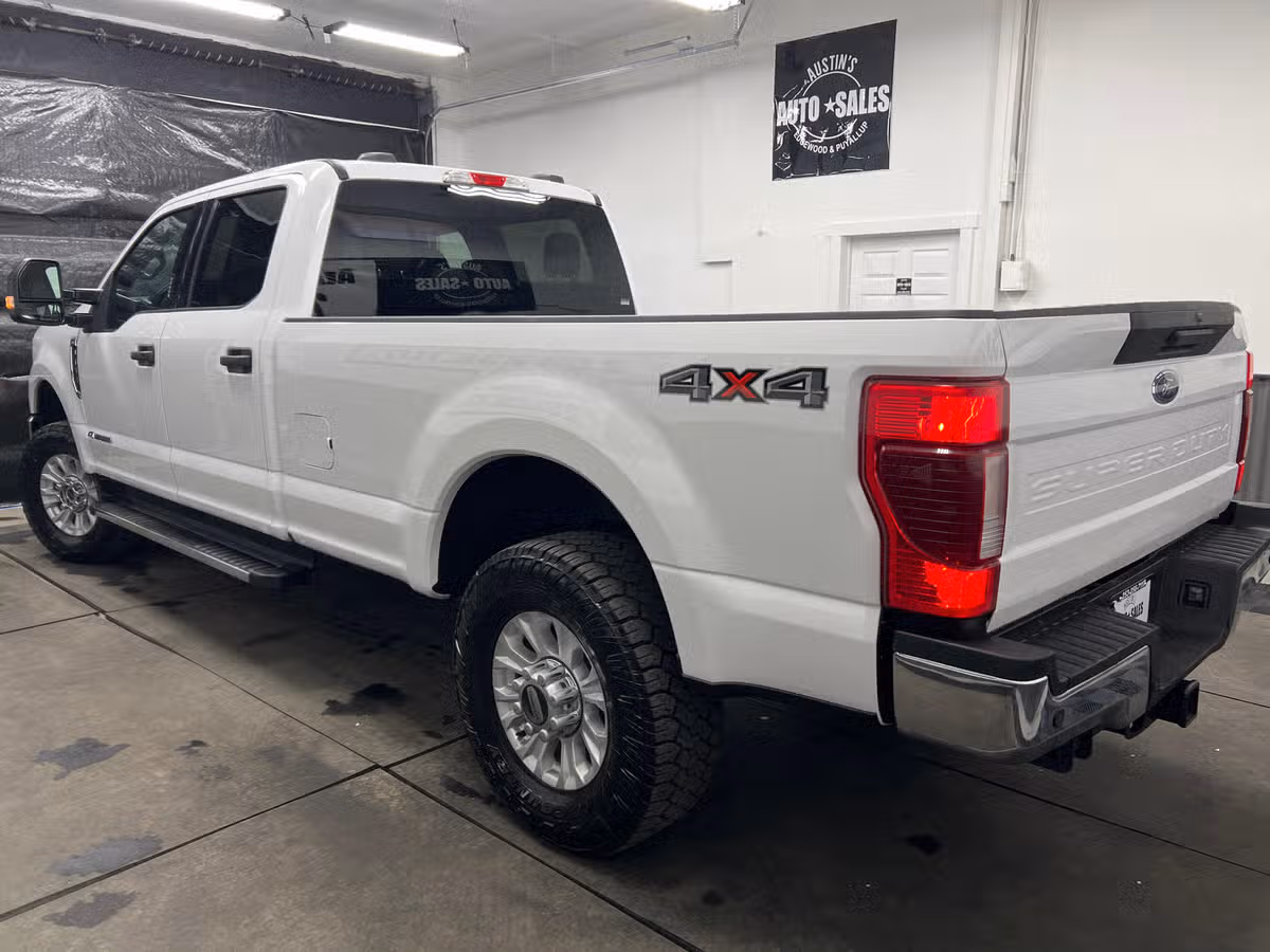 2021 Ford F-350 Super Duty XLT Crew Cab Image 3