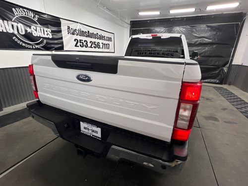 2021 Ford F-350 Super Duty XLT Crew Cab Lower Image 2