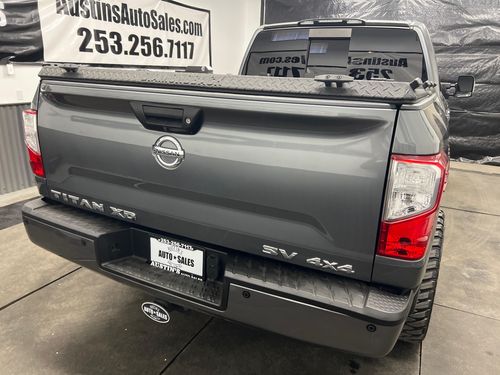 2016 Nissan Titan XD SV Crew Cab Lower Image 2