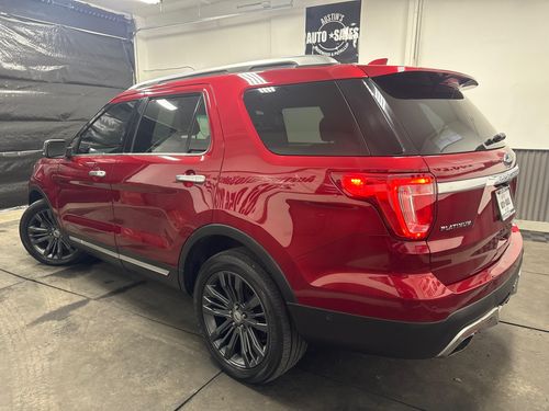 2016 Ford Explorer Platinum Lower Image 1