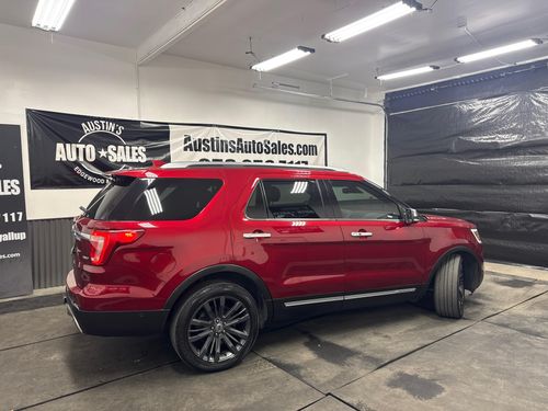 2016 Ford Explorer Platinum Lower Image 3