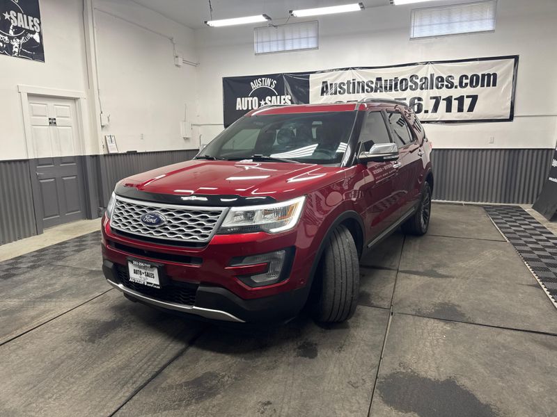 2016 Ford Explorer Platinum photo 2