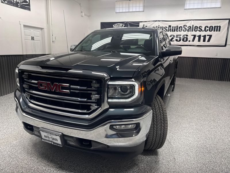 2017 Gmc Sierra 1500 SLT photo 2