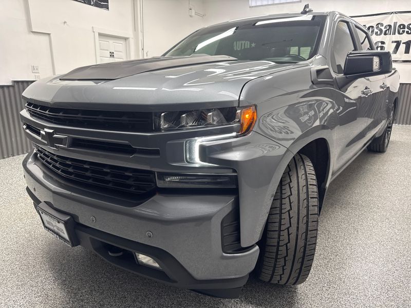 2020 Chevrolet Silverado 1500 RST photo 2