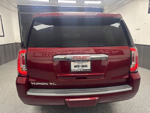 2016 GMC Yukon XL Denali Lower Image 2