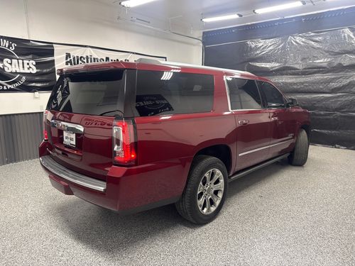 2016 GMC Yukon XL Denali Lower Image 3
