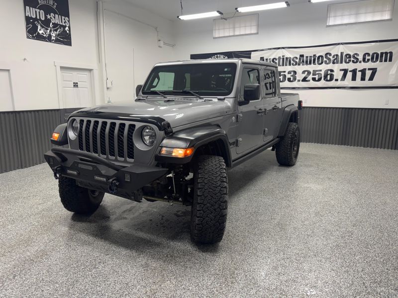 2020 Jeep Gladiator Sport photo 2