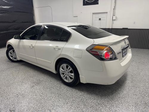 2010 Nissan Altima 2.5 SL Lower Image 1
