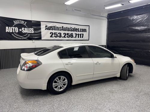 2010 Nissan Altima 2.5 SL Lower Image 3