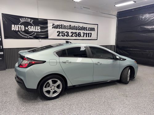 2018 Chevrolet Volt LT Lower Image 3