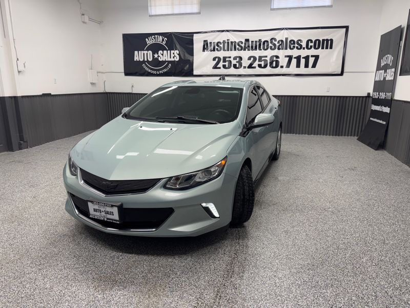 2018 Chevrolet Volt LT photo 2