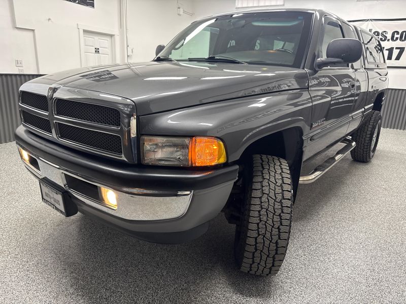 2002 Dodge Ram SLT photo 2