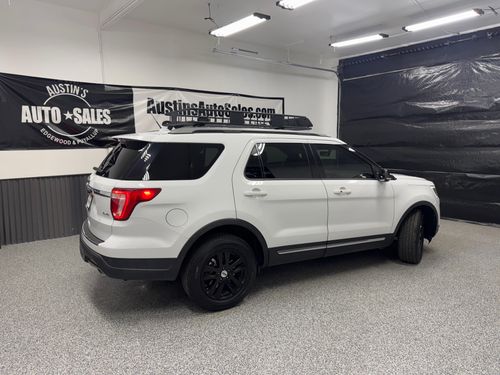 2018 Ford Explorer XLT Lower Image 3